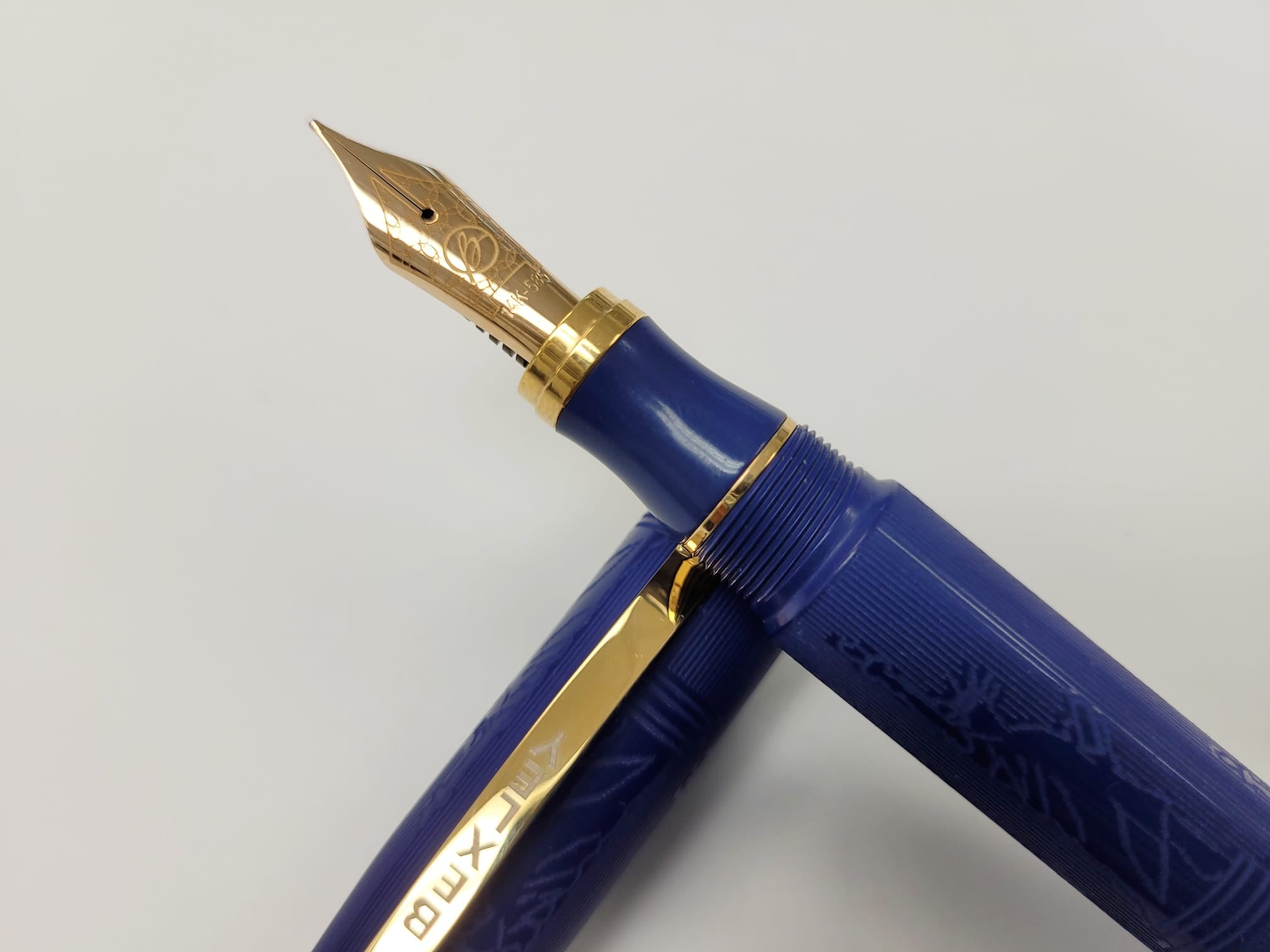 Bexley New Yorker Statue of Liberty Chased - Blue Ebonite