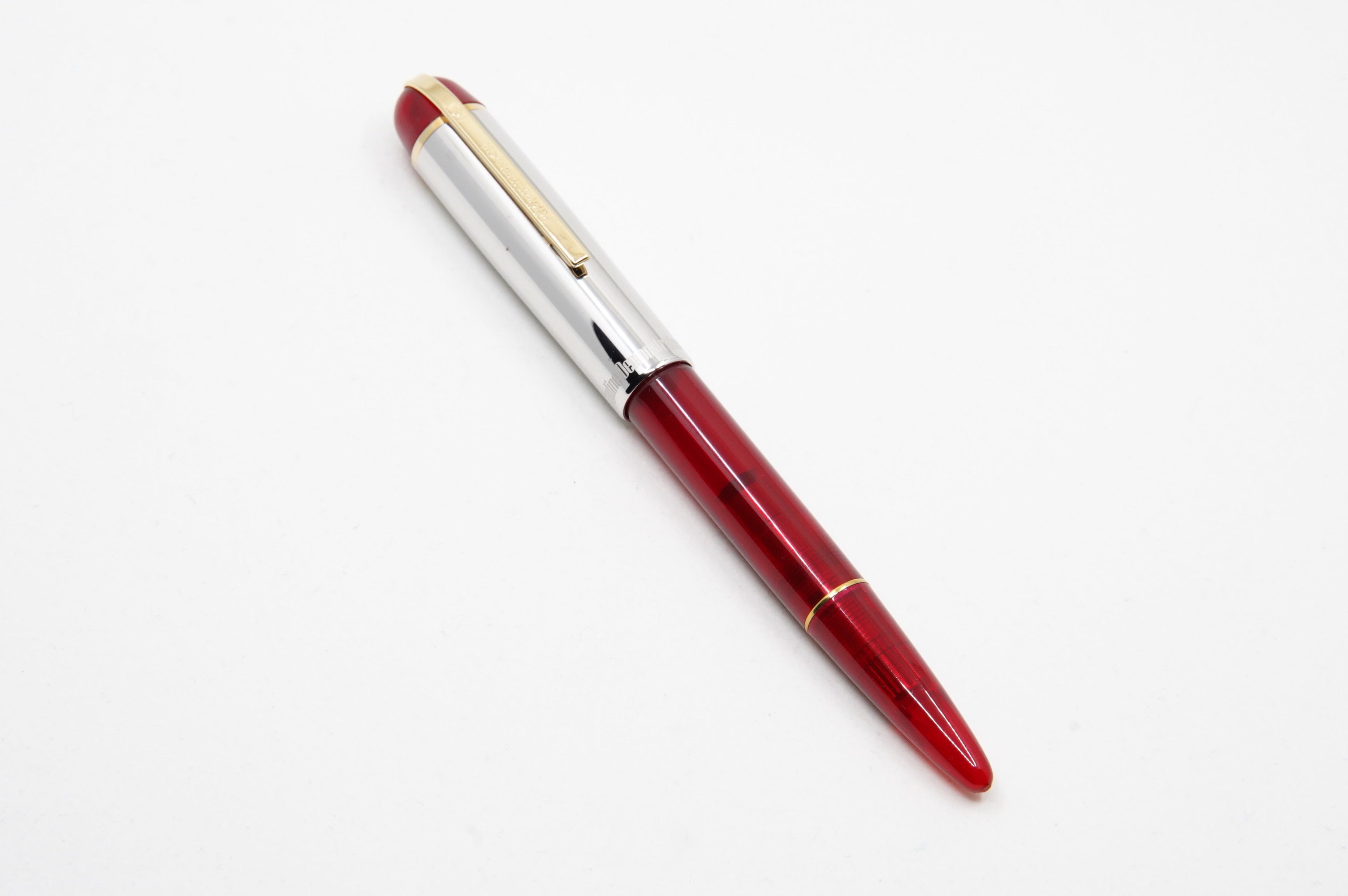 Wahl Eversharp Skyline FP Red Demo - The iconic SKYLINE created by Henry Dreyfus in 1939