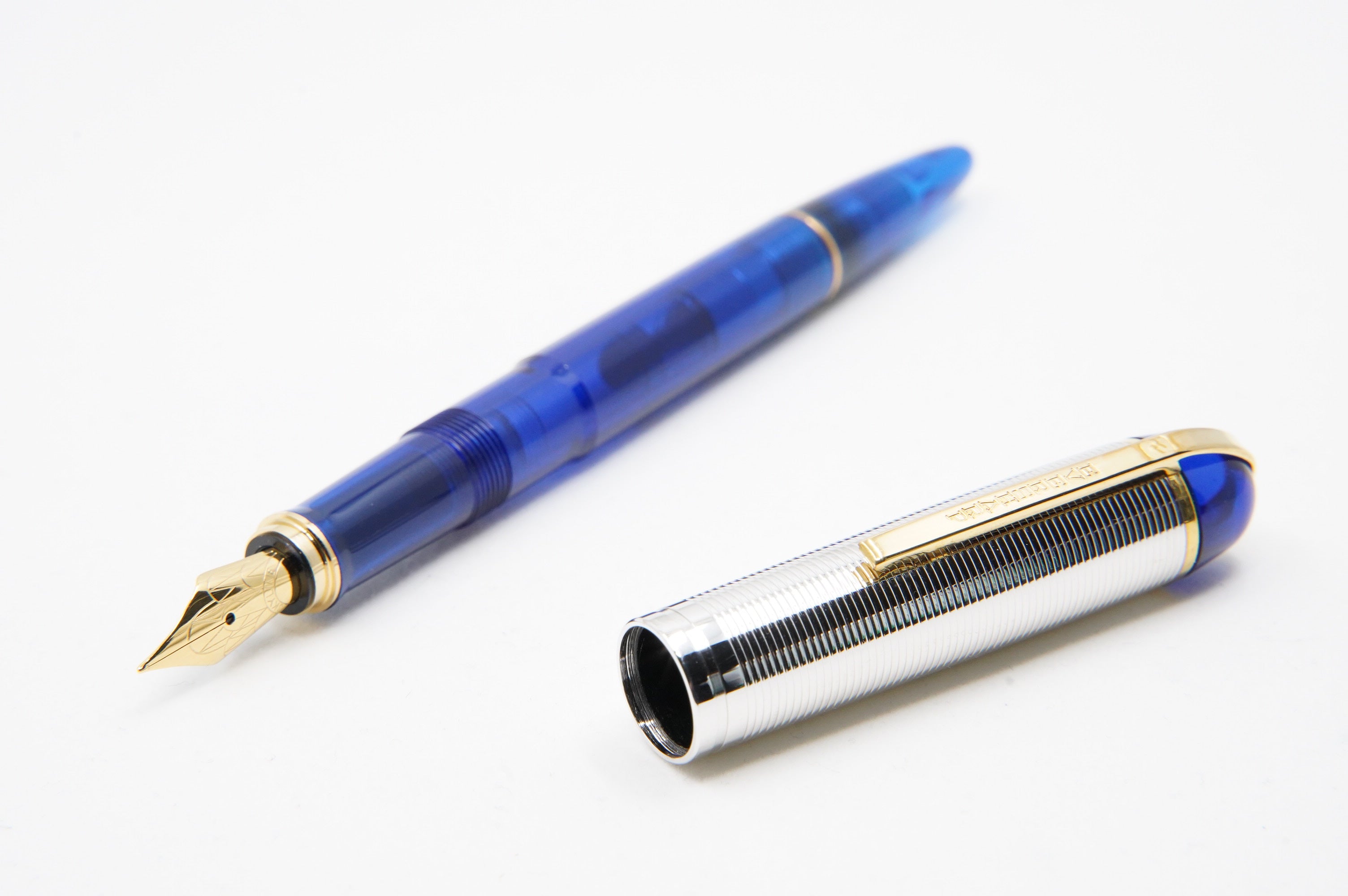 Wahl Eversharp Skyline FP Blue Demo - The iconic SKYLINE created by Henry Dreyfus in 1939