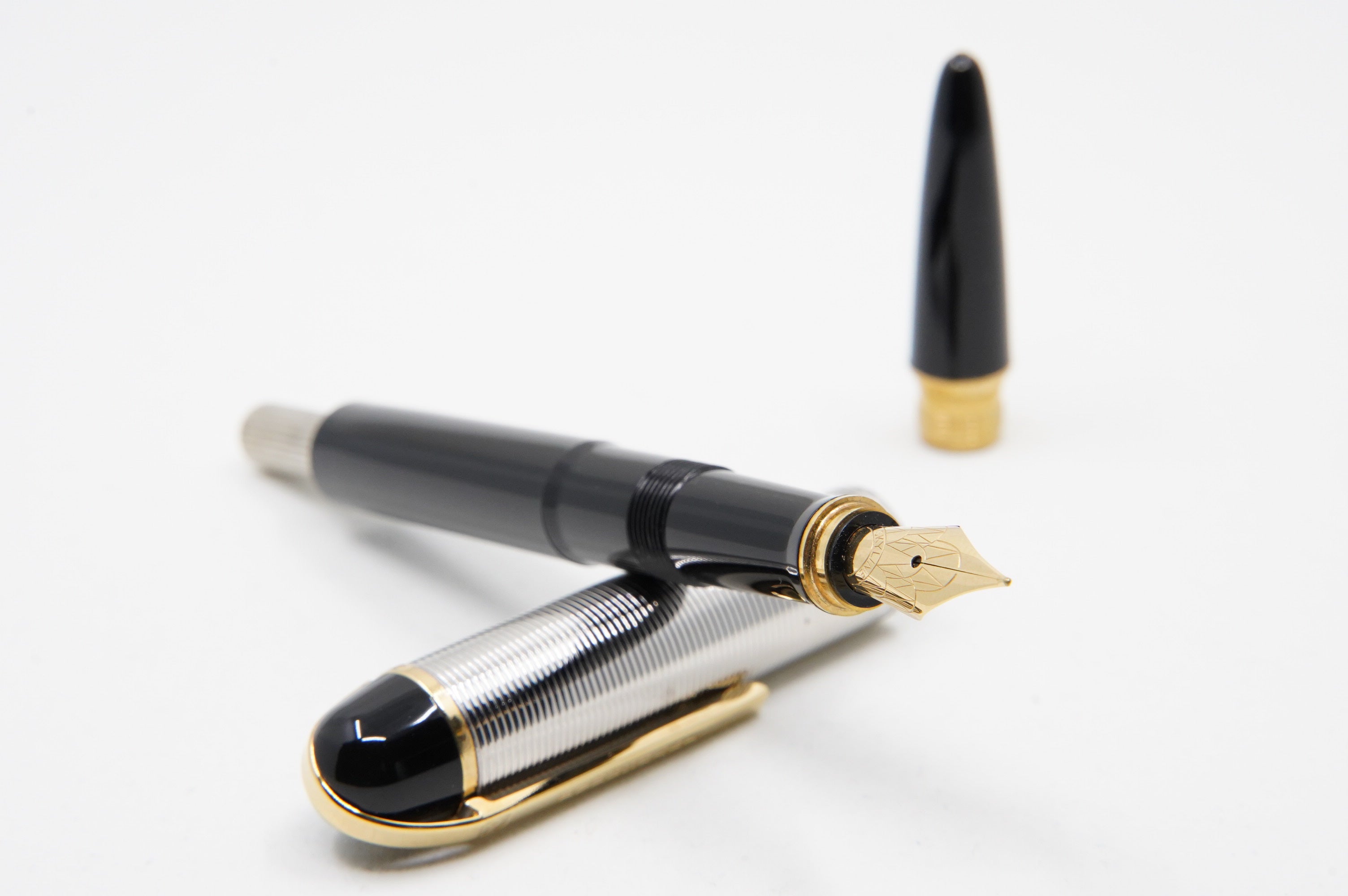 Wahl Eversharp Skyline FP Black - The iconic SKYLINE created by Henry Dreyfus in 1939