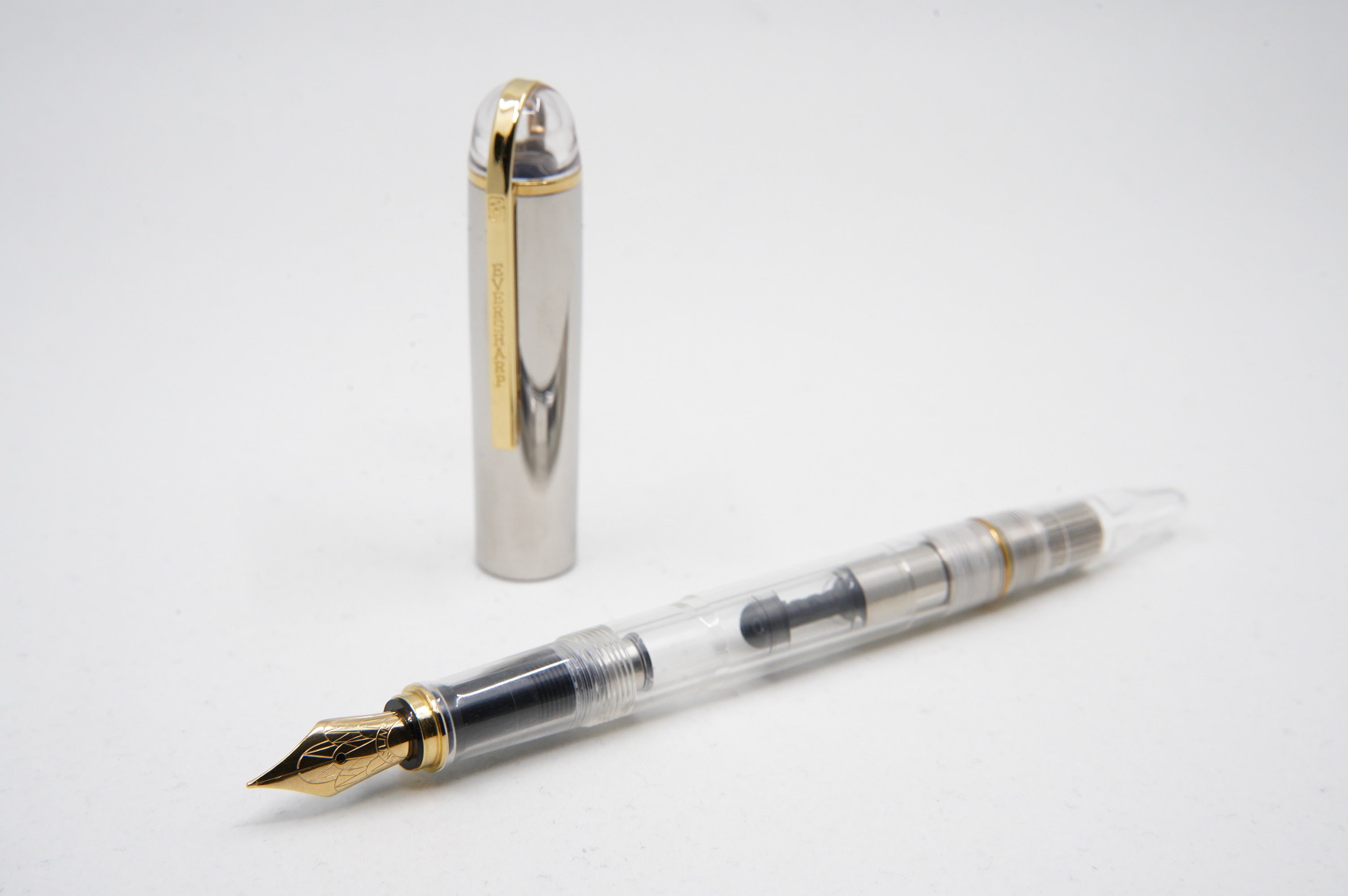 Wahl Eversharp Skyline FP Clear Demo - The iconic SKYLINE created by Henry Dreyfus in 1939