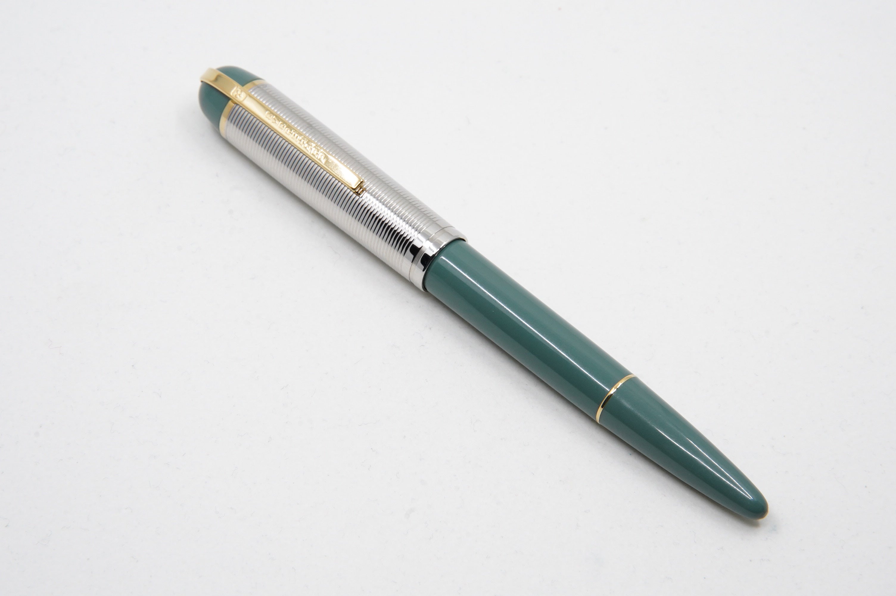 Wahl Eversharp Skyline FP Grey Elephant - The iconic SKYLINE created by Henry Dreyfus in 1939
