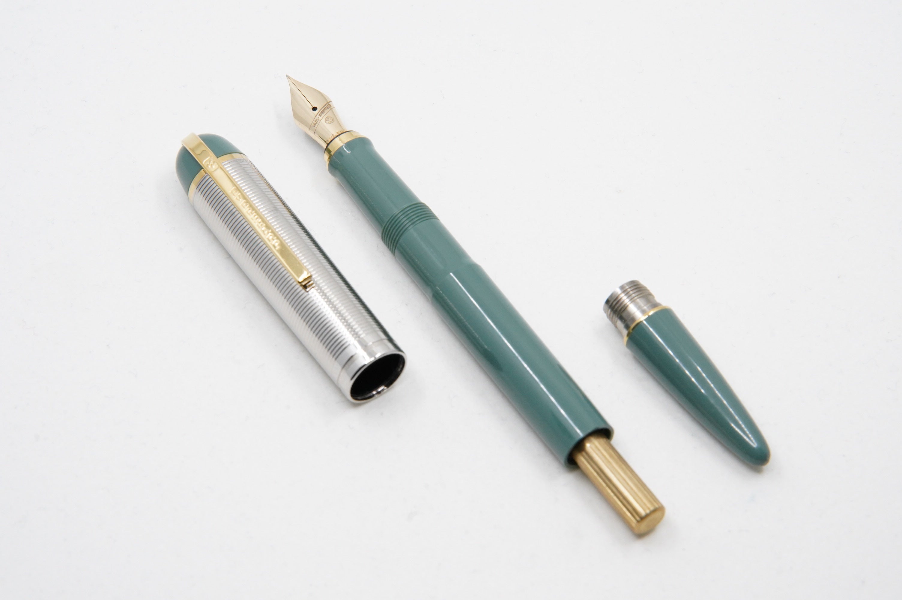 Wahl Eversharp Skyline FP Grey Elephant - The iconic SKYLINE created by Henry Dreyfus in 1939