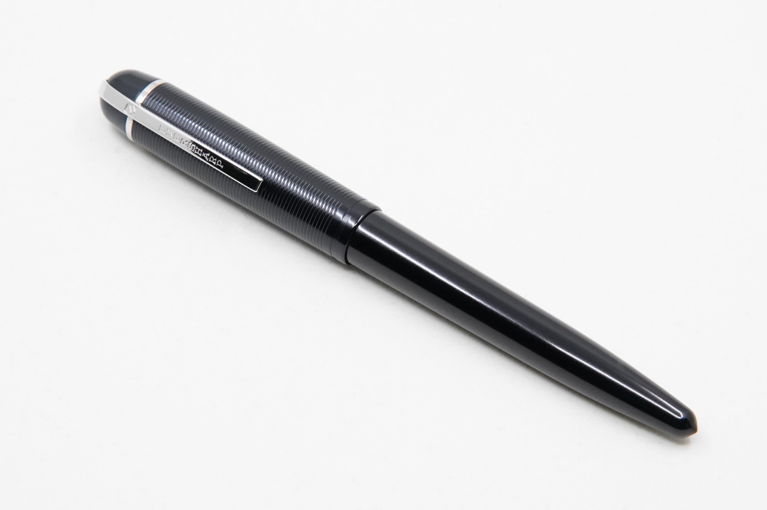Wahl Eversharp Skyline FP Aluminum Black - The iconic SKYLINE created by Henry Dreyfus in 1939