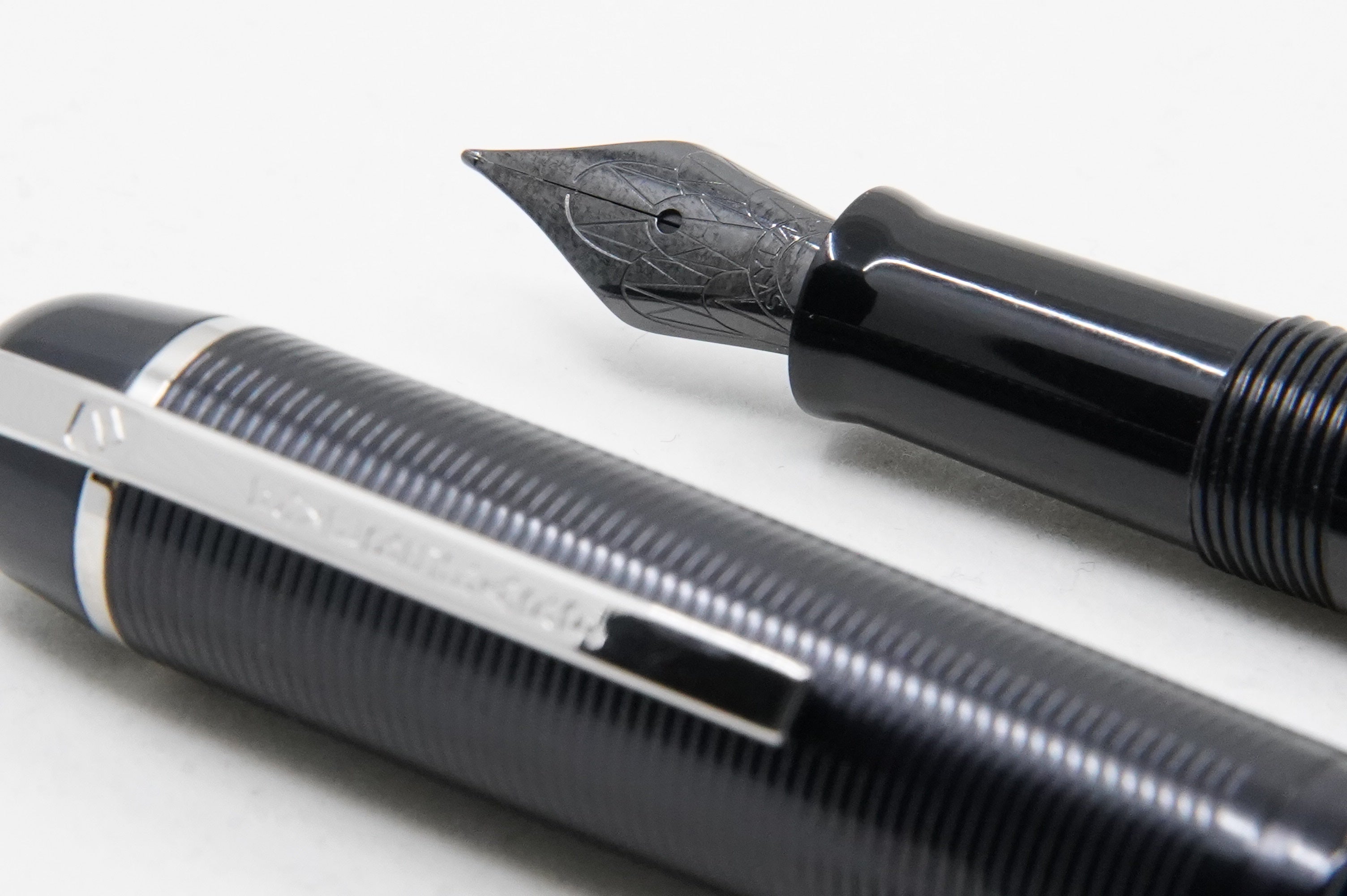 Wahl Eversharp Skyline FP Aluminum Black - The iconic SKYLINE created by Henry Dreyfus in 1939