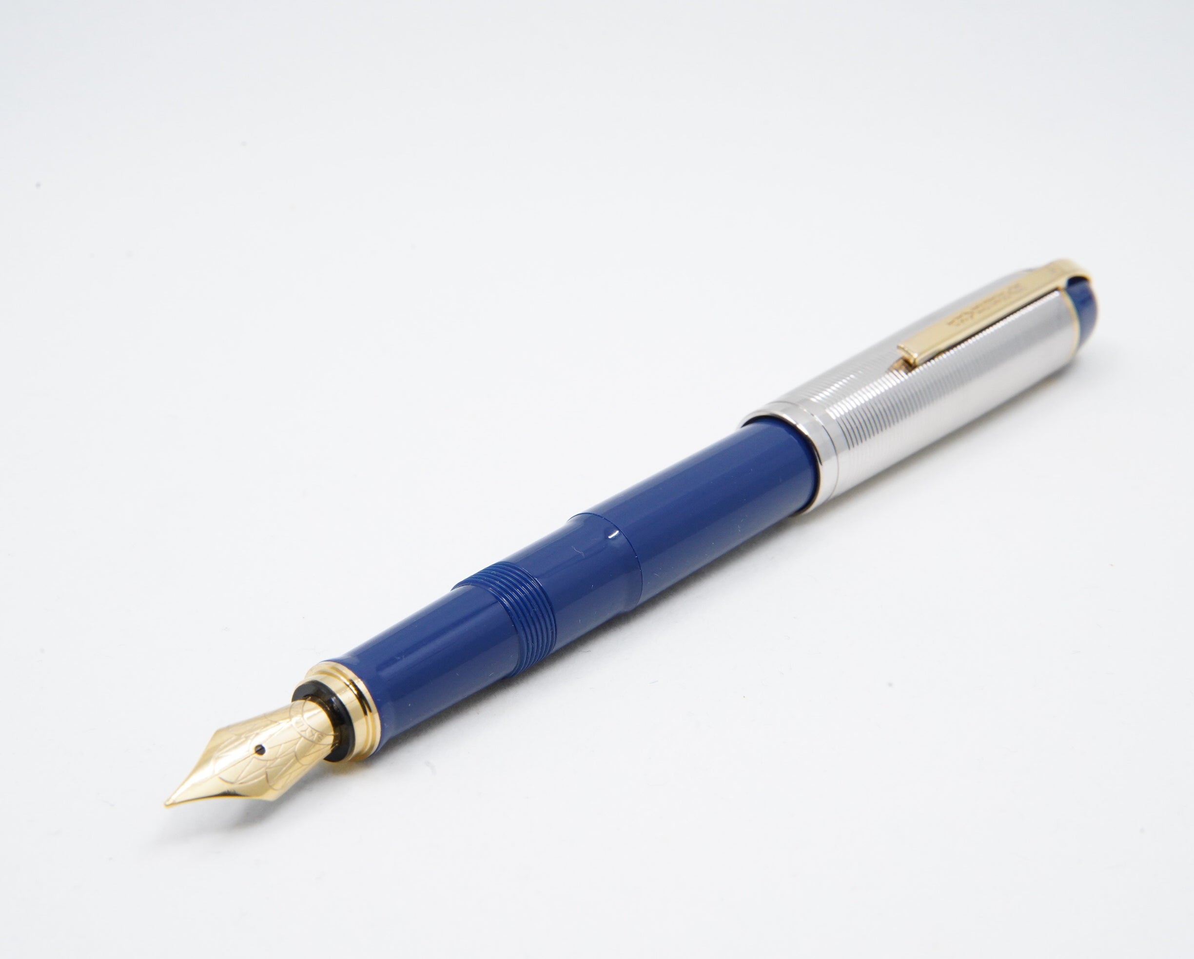 Wahl Eversharp Skyline FP Navy Blue - The iconic SKYLINE created by Henry Dreyfus in 1939